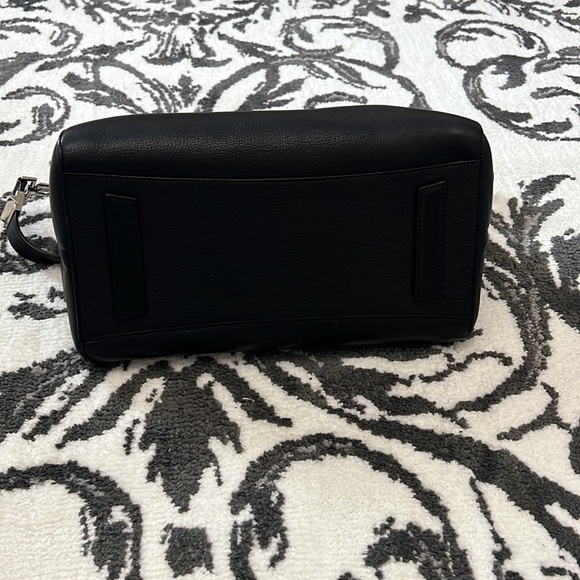 Givenchy Antigona Medium - Picture 3 of 6